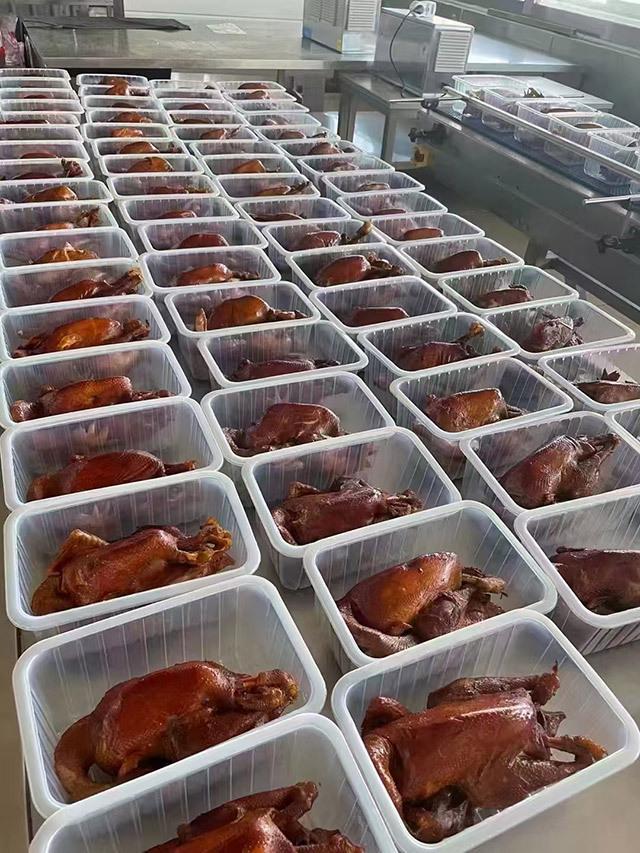 卓资熏鸡：熏香浓郁 扬名在外AG真人平台北疆美食 ｜